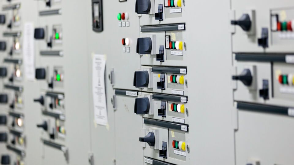 Еврокомиссия представила меры по снижению цен на электроэнергию, отмечается в материале GMK Center