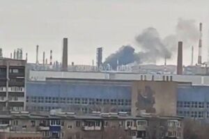 Завод в городе Орск выпускает бензины, дизельное топливо, авиационный керосин, масла и т.д., отметил Генштаб