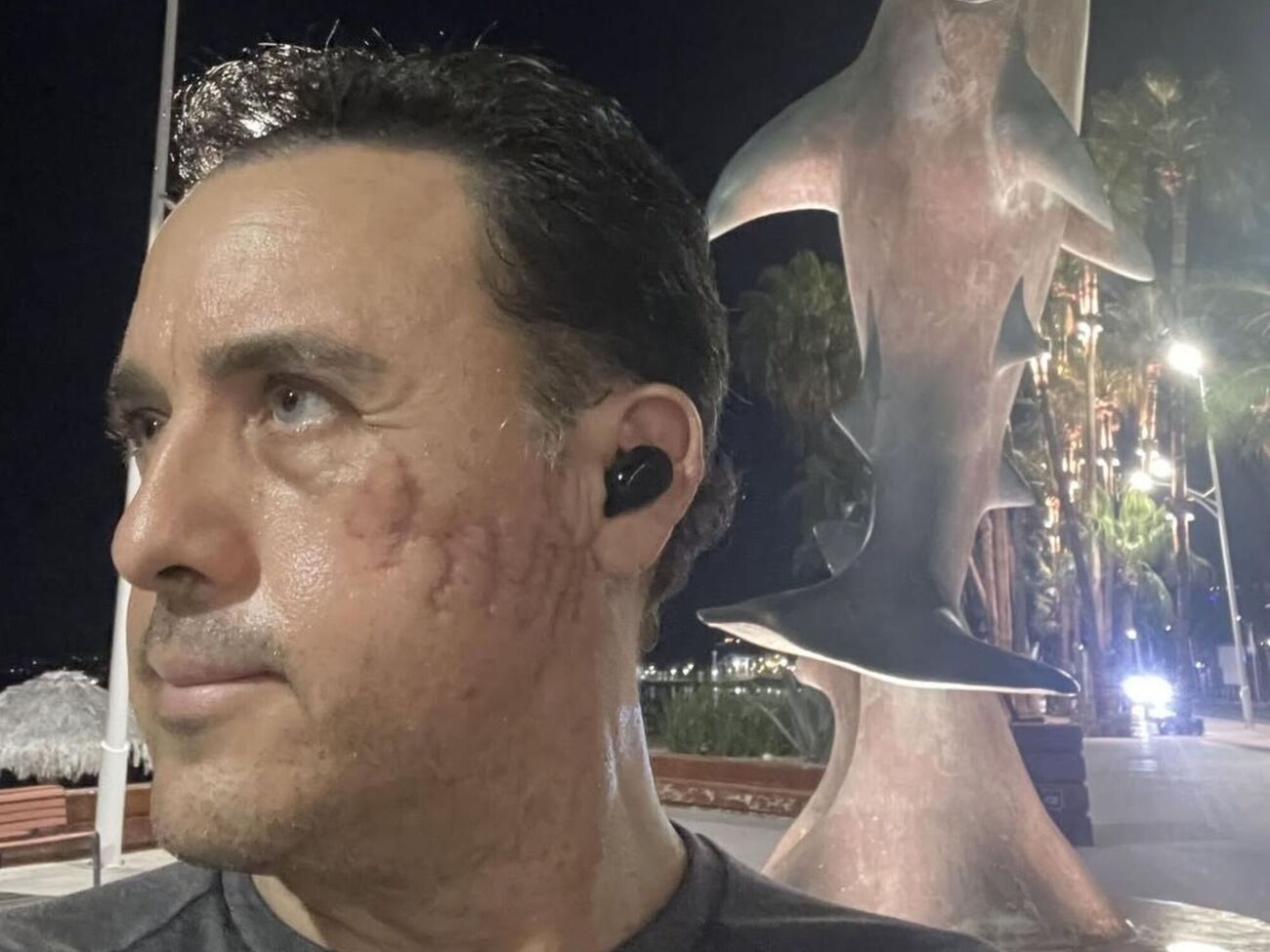 Хойос считает, что акула пощадила его