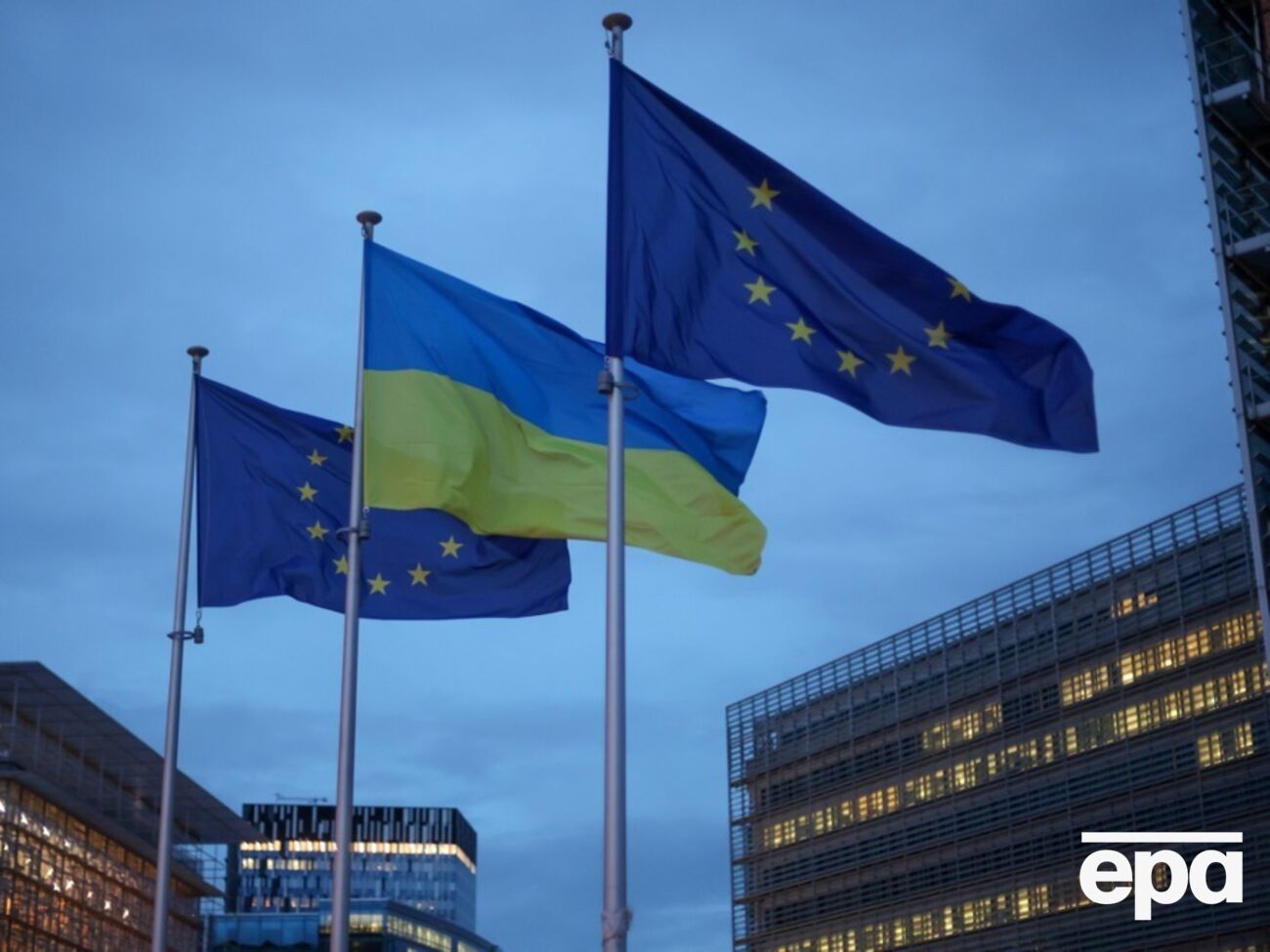 В ЕС ищут способы продвинуть заявку Украины на членство, несмотря на вето со стороны Венгрии, отметило Politico