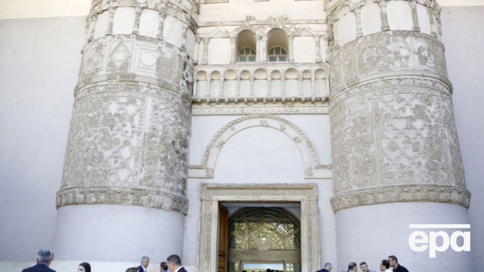 Правоохранители разыскивают похитителей и допрашивают охранников музея