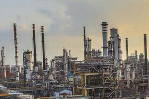 Пять НПЗ Индии обеспечивали две трети импорта российской нефти в 2025 году, отметило Bloomberg