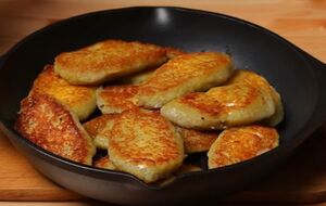 Картопляні пундики готують із начинкою всередині