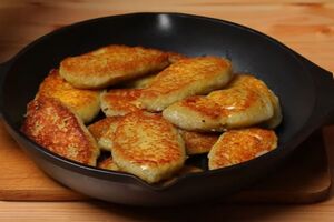 Картопляні пундики готують із начинкою всередині