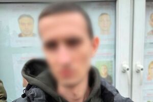 За даними слідства, фігурант познайомився з 11-річною школяркою в соціальній мережі й протягом двох тижнів вів із нею переписку