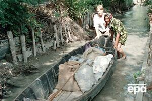 Из-за отсутствия мужчин в Вилково женщины начали выполнять традиционно мужскую работу, в частности заниматься рыболовством, подчеркнули журналисты