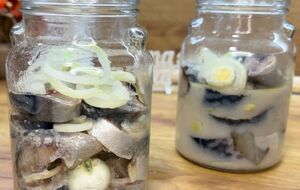 Перед приготуванням рибу потрібно почистити