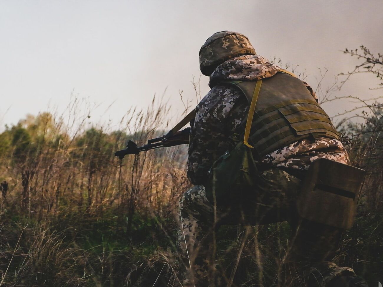 Намагаючись просунутися, противник зазнає великих втрат, наголошують військові