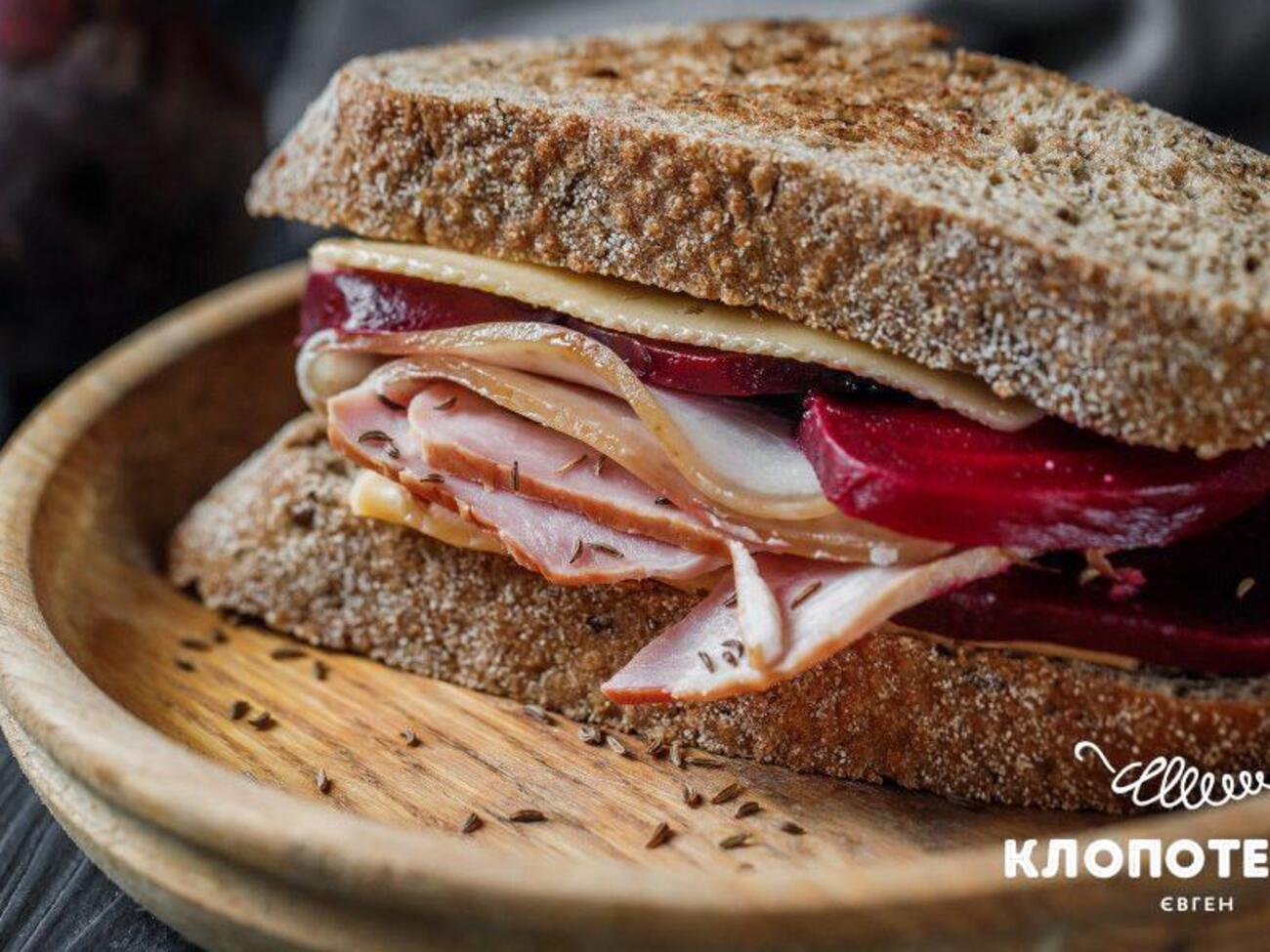 Сэндвич имеет много начинки