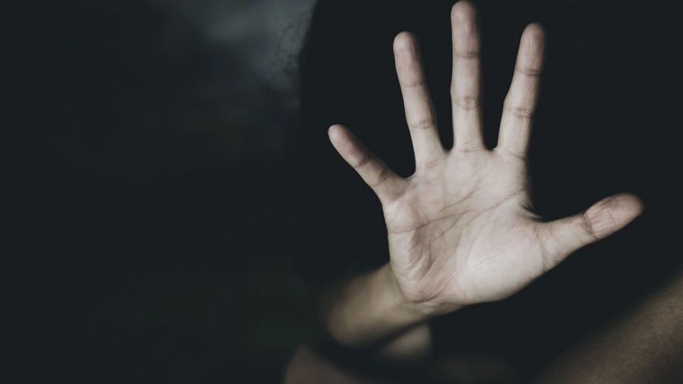 Изнасилования являются грубым нарушением Женевских конвенций, их квалифицируют как военные преступления