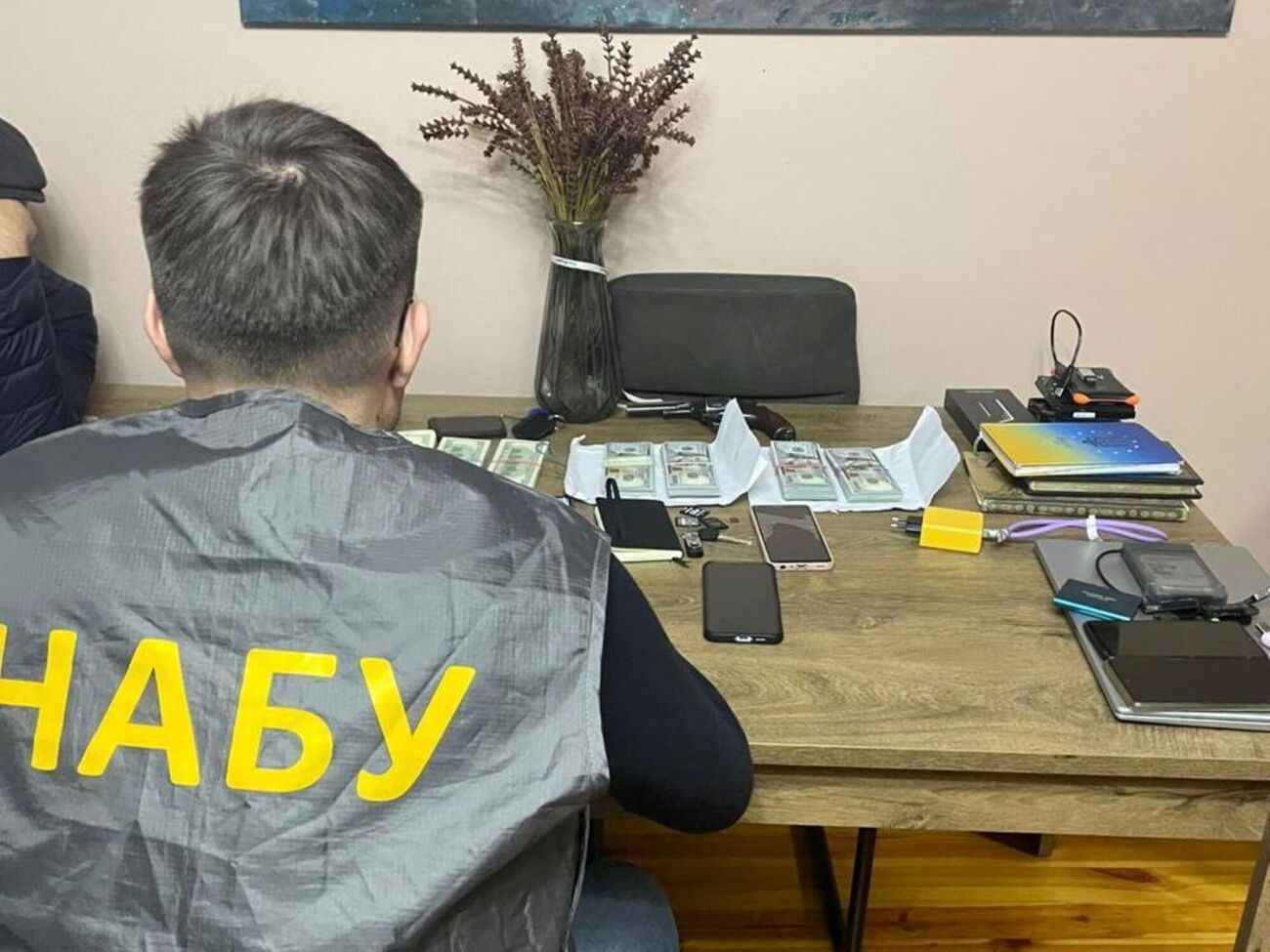 10 листопада НАБУ повідомило про операцію "Мідас" із викриття "високорівневої злочинної організації"