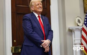 Один флакон Трамп подарував президенту Сирії, інший попросив передати його дружині