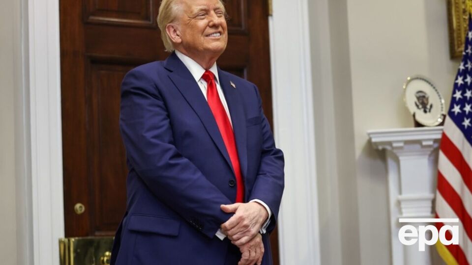 Один флакон Трамп подарував президенту Сирії, інший попросив передати його дружині