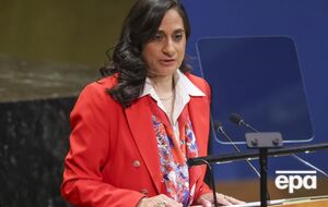 Ананд пояснила, що під санкції потрапили 13 фізичних осіб і 11 організацій, а також 100 суден із "тіньового флоту"