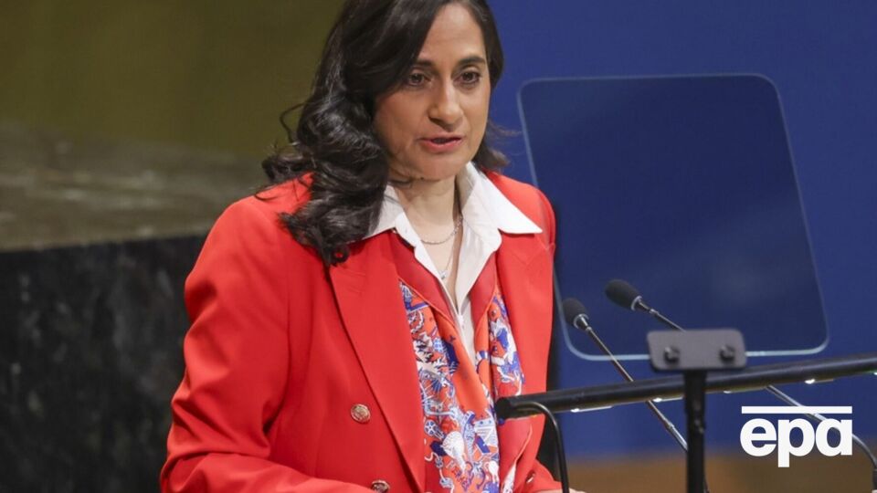 Ананд пояснила, что под санкции попали 13 физических лиц и 11 организаций, а также 100 судов из "теневого флота"