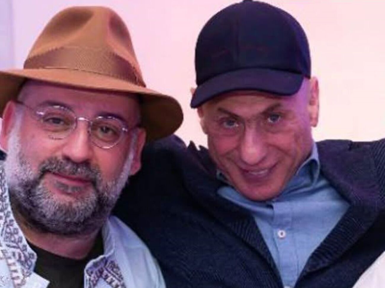 Цукерман (на фото справа) отказался называть место своего пребывания
