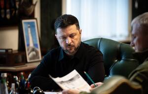 Против РФ эффективно работают и обычные санкции, и украинские дальнобойные, отметил Зеленский