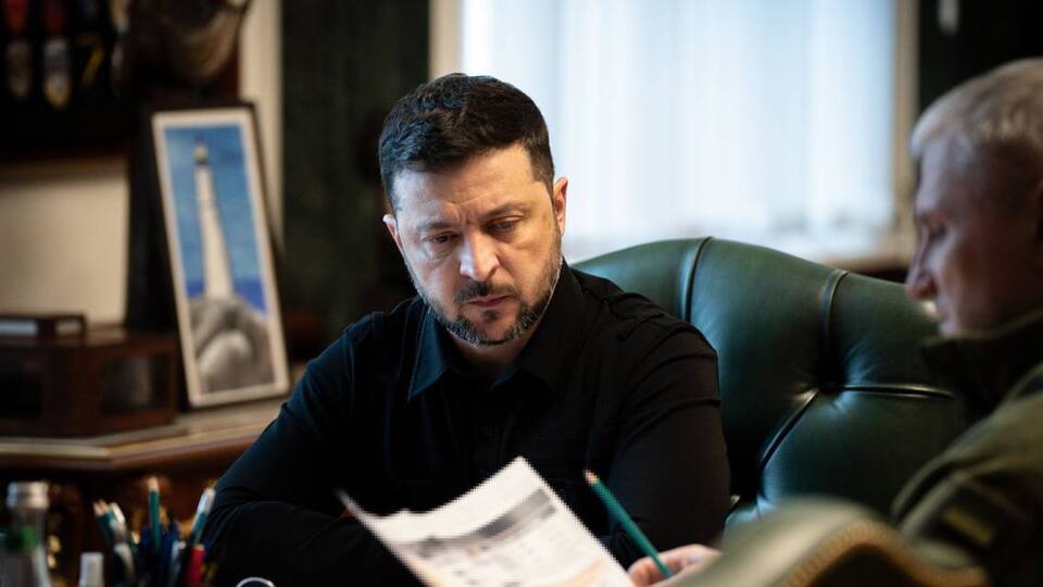 Проти РФ ефективно працюють і звичайні санкції, і українські далекобійні, зазначив Зеленський