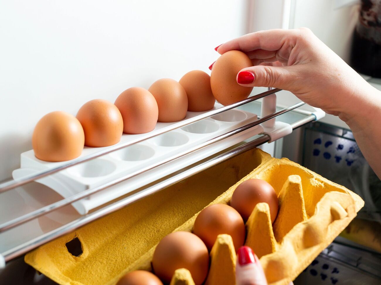 По словам эксперта, больше всего на цены куриных яиц влияет рост производственных затрат птицеводов