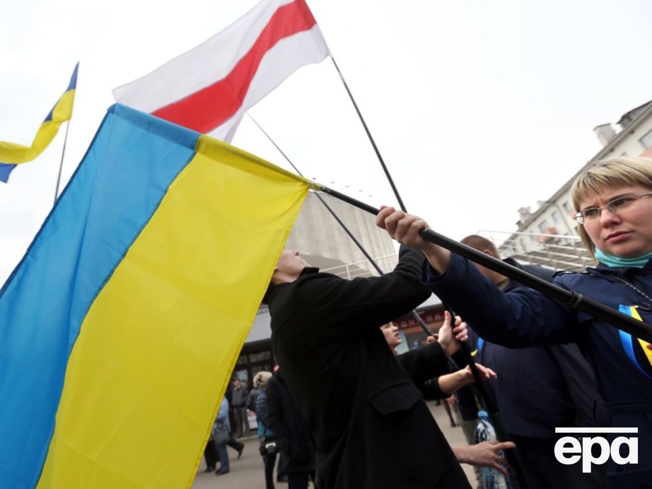 За неофіційною інформацією, у Білорусі перебуває понад 200 тис. українських громадян, наголошує відомство