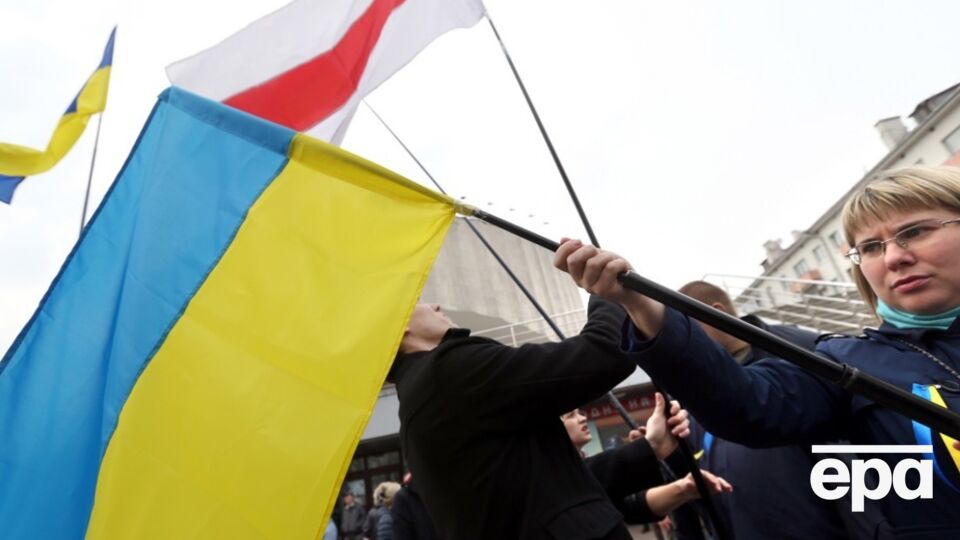 По неофициальной информации, в Беларуси находится более 200 тыс. украинских граждан, отмечает ведомство