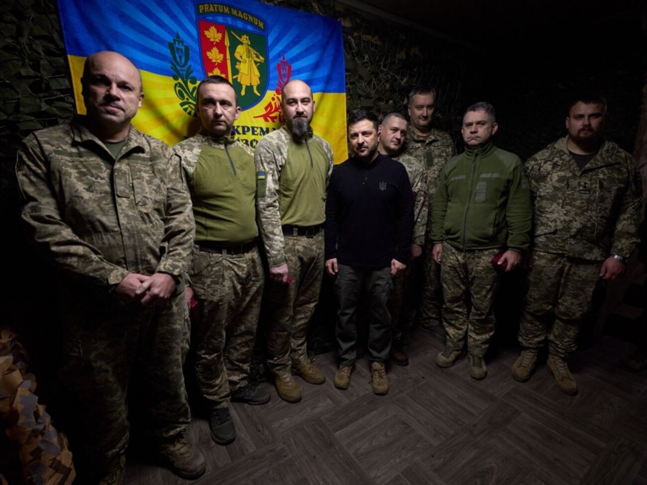 Зеленский пообщался с военными и вручил им награды