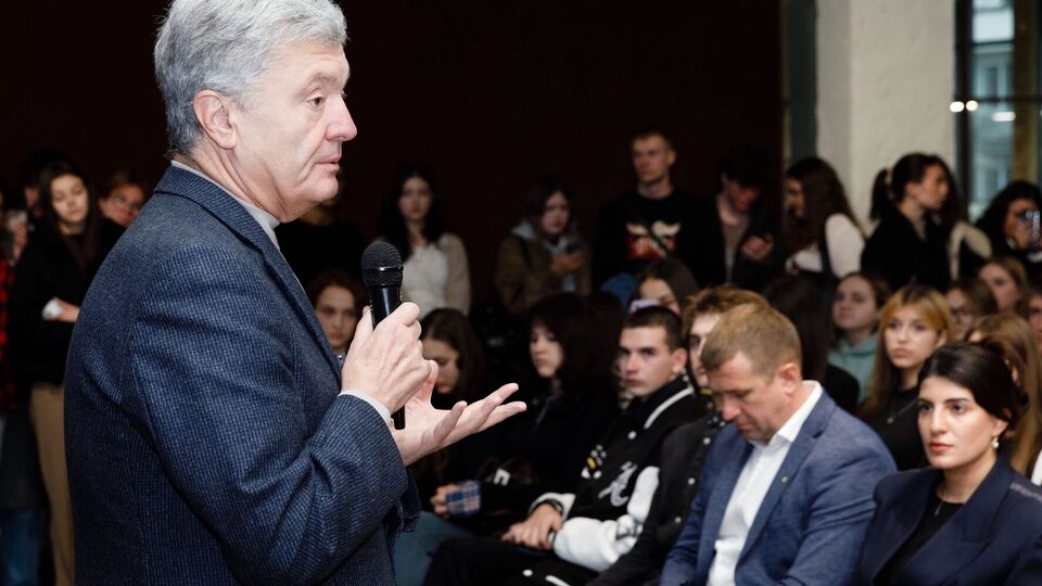 Гладких: Из-за Порошенко Украина долго не могла вырваться из российских кровавых объятий