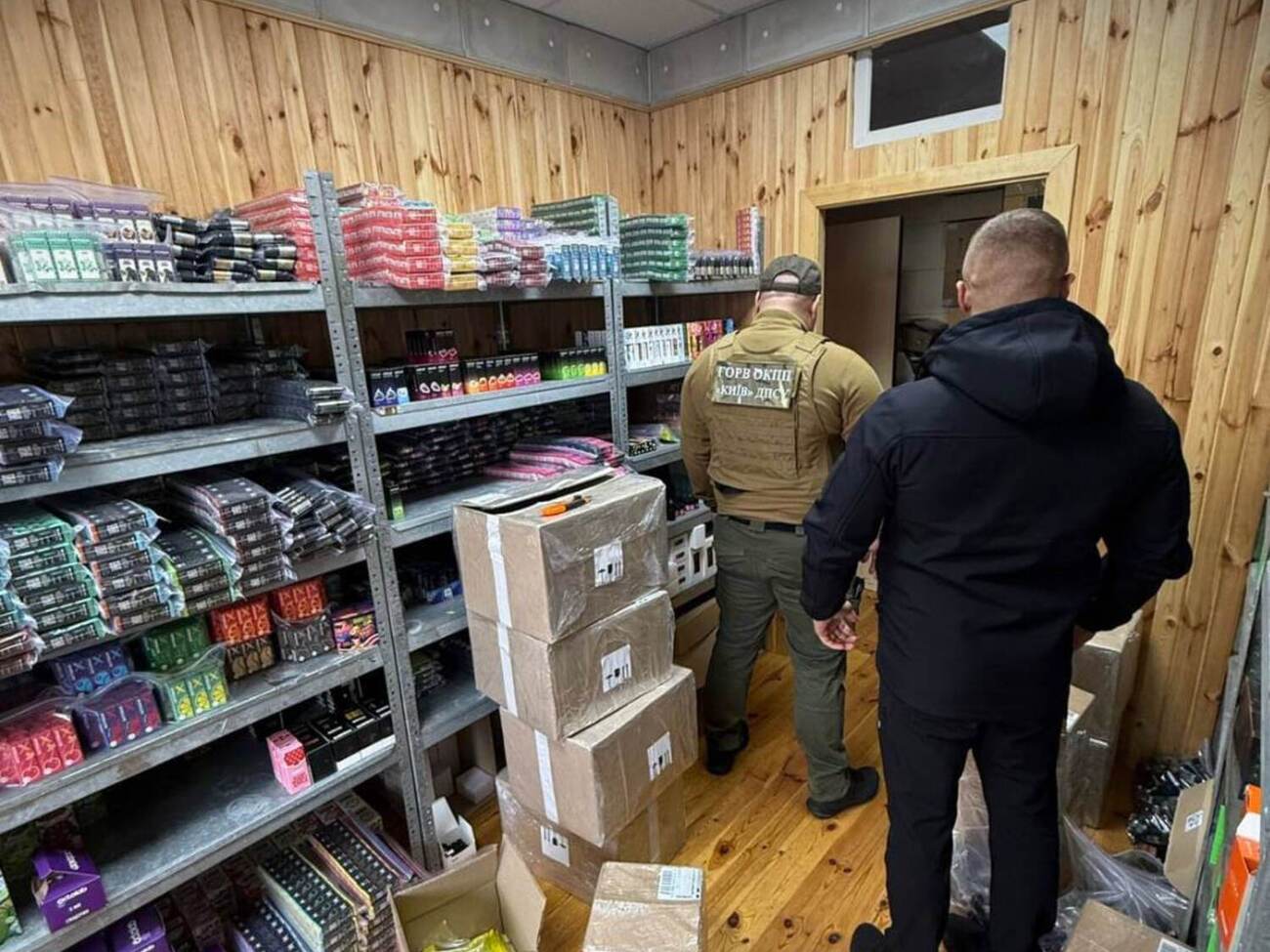 Контрафактну продукцію розповсюджували по всій Україні, отримуючи мільйонні прибутки "в тіні"