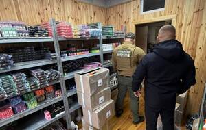 Контрафактну продукцію розповсюджували по всій Україні, отримуючи мільйонні прибутки "в тіні"