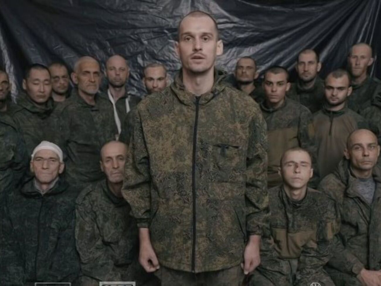 Військові опублікували кадри з полоненими росіянами