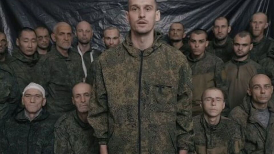 Військові опублікували кадри з полоненими росіянами