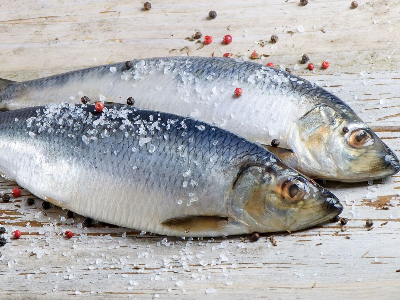 Лавровий лист для сухого маринаду потрібно поламати на частини