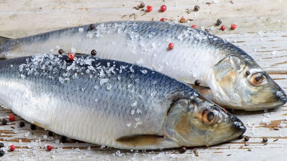 Лавровый лист для сухого маринада нужно поломать на части