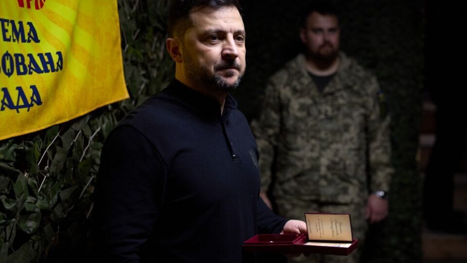 Навіть якщо військові просять мобілізувати більше людей, потрібно дотримуватися балансу, зазначив Зеленський