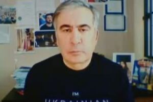 Цього разу тюрма повністю заповнена. Мене веде більше конвоїрів, бояться, щоб не влаштував революцію