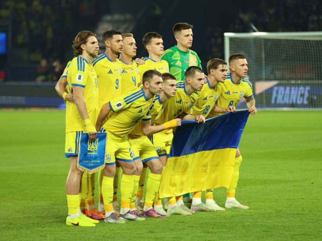 Матч между сборными Украины и Франции проходит на стадионе "Парк де Пренс" во французской столице