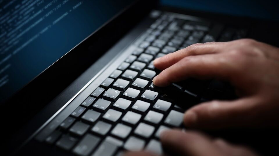 Серед відомих операцій групи ймовірного фігуранта – атаки на ОБСЄ, міноборони Німеччини і Франції, польські держустанови, Демпартію і ЗМІ