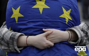 Посадовець одного з урядів ЄС зазначив, що "президент має всіх заспокоїти", ідеться у статті