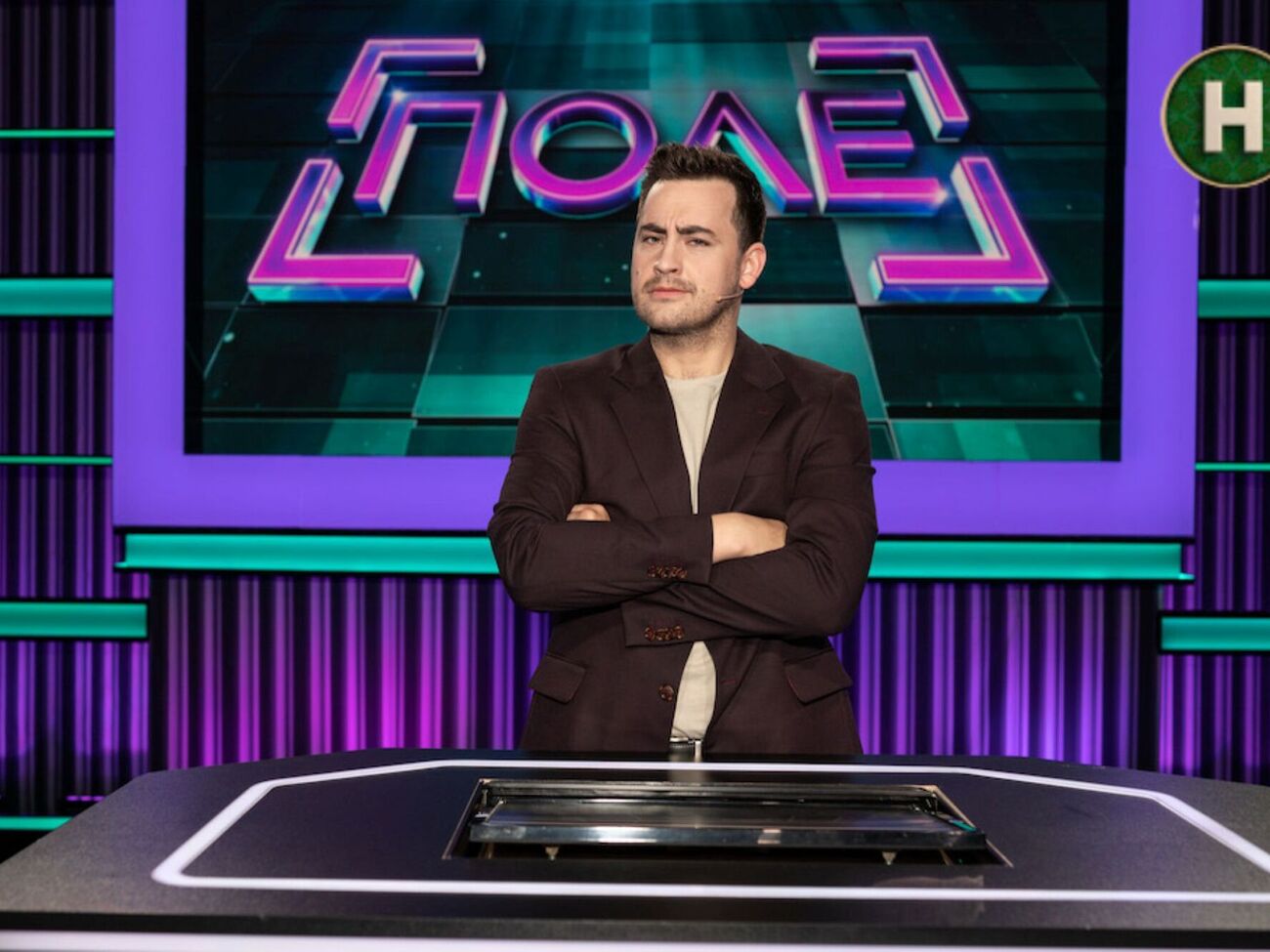 Костянтиновський: З приводу Карлсона-Міндіча й того, що він був продюсером Stadium. Чи в ах...є я? Так. Не менше вашого