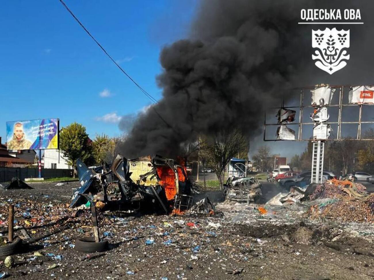 Удар нанесли возле остановки "Утренний рынок", дрон попал прямо в толпу на ней, пишет "УСІ"