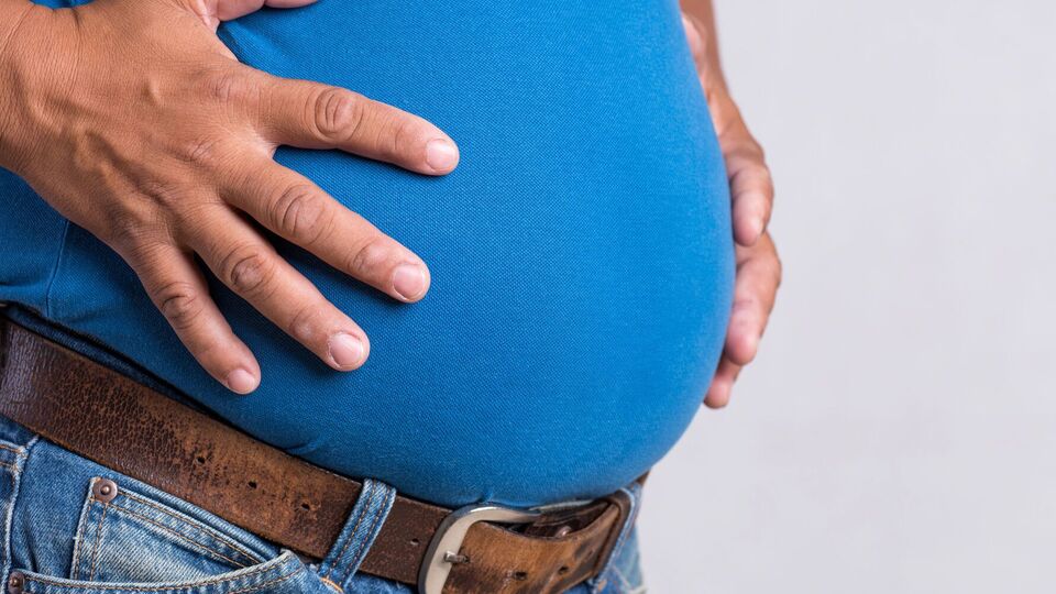 По словам Бойко, шоколад, в котором содержится магний и полифенолы, снижает уровень кортизола на 15%