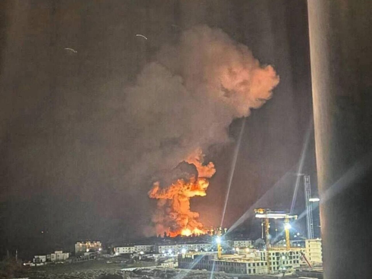 14 листопада на нафтотерміналі в Новоросійську вирує сильна пожежа