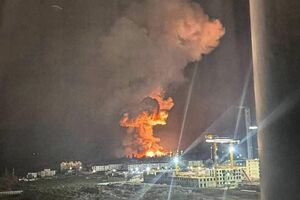 14 листопада на нафтотерміналі в Новоросійську вирує сильна пожежа