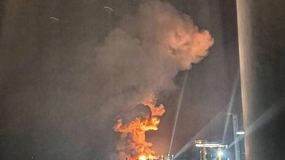 14 листопада на нафтотерміналі в Новоросійську вирує сильна пожежа