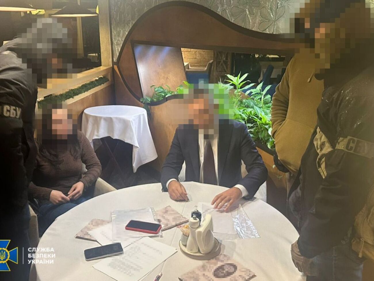 Правоохоронці затримали підозрюваного під час отримання $160 тис.