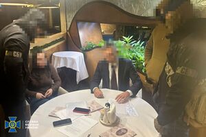 Правоохранители задержали подозреваемого при получении $160 тыс.