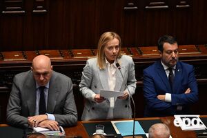 Сальвини (справа) поддерживал решение Мелони направить военную помощь Украине, но избегал прямой критики Путина, отметили СМИ