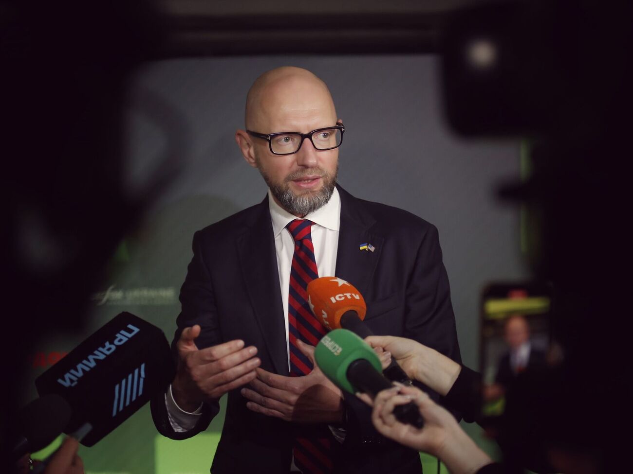 Украина не является парламентско-президентским государством, считает Яценюк