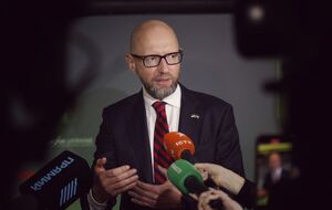 Украина не является парламентско-президентским государством, считает Яценюк