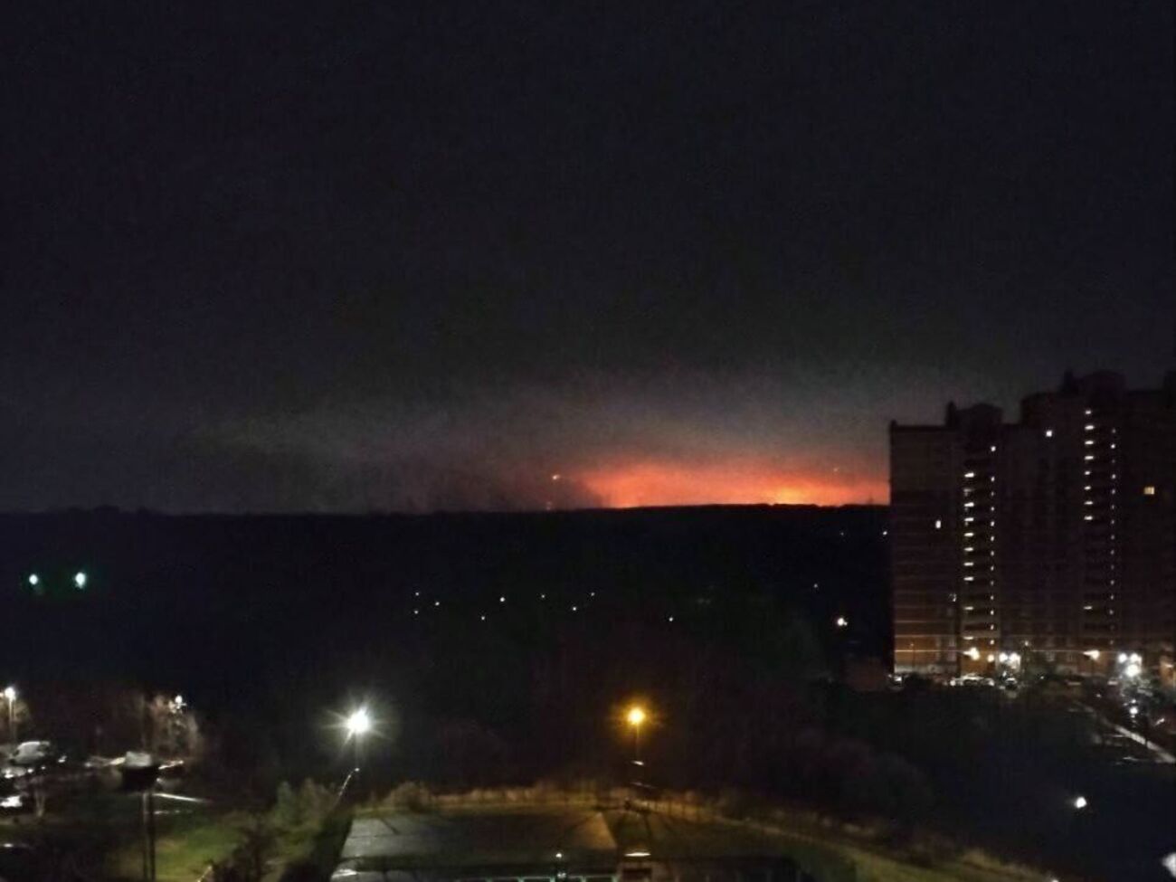 Паблики показали зарево от пожаров